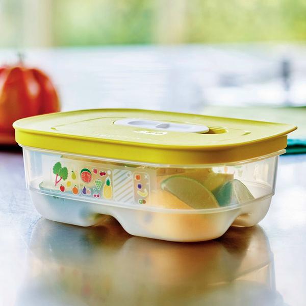 Tupperware FridgeSmart vershouddoos met groene deksel, gevuld met vers fruit